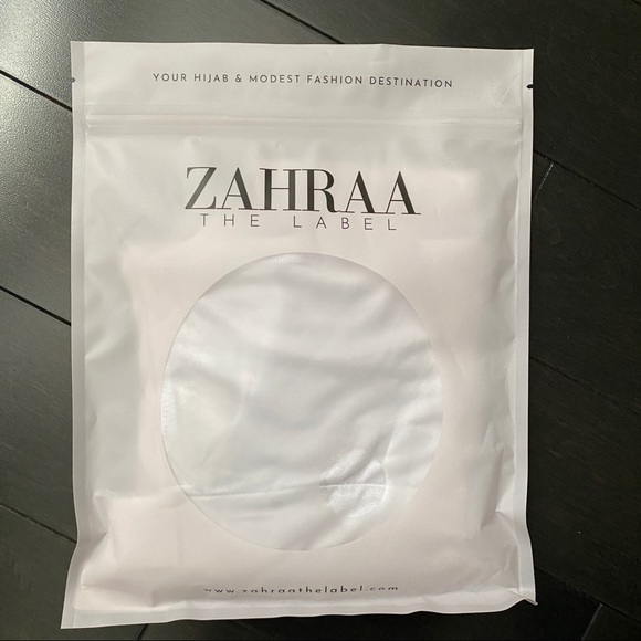 Zahraa The Label Mia Mini Neck Cover in White - Picture 5 of 7